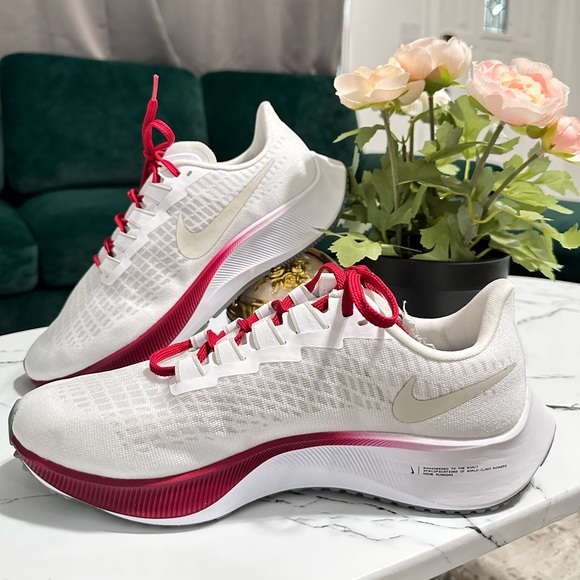 Nike woman , size 8.5 , color : white + red - Picture 2 of 2
